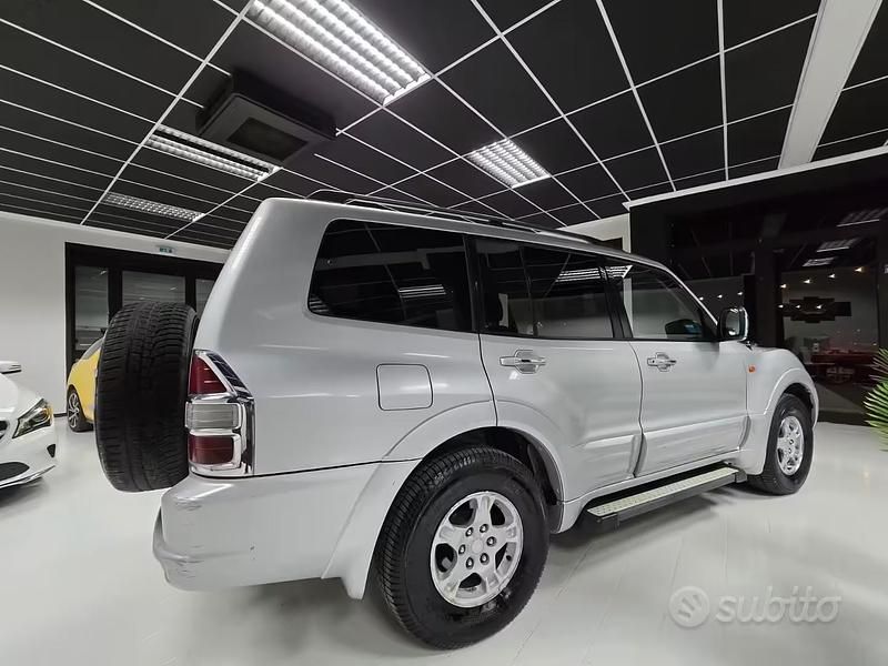 Usata Mitsubishi Pajero 160 CV (117 kW) 2003 Grigio SUV