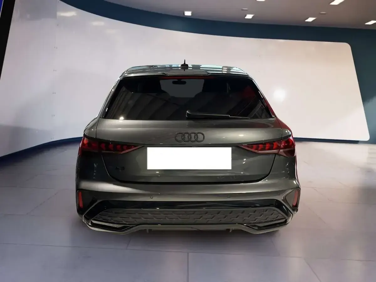 Nuova Audi A3 S-Line 150 CV (110 kW) 2025 Grigio Berlina