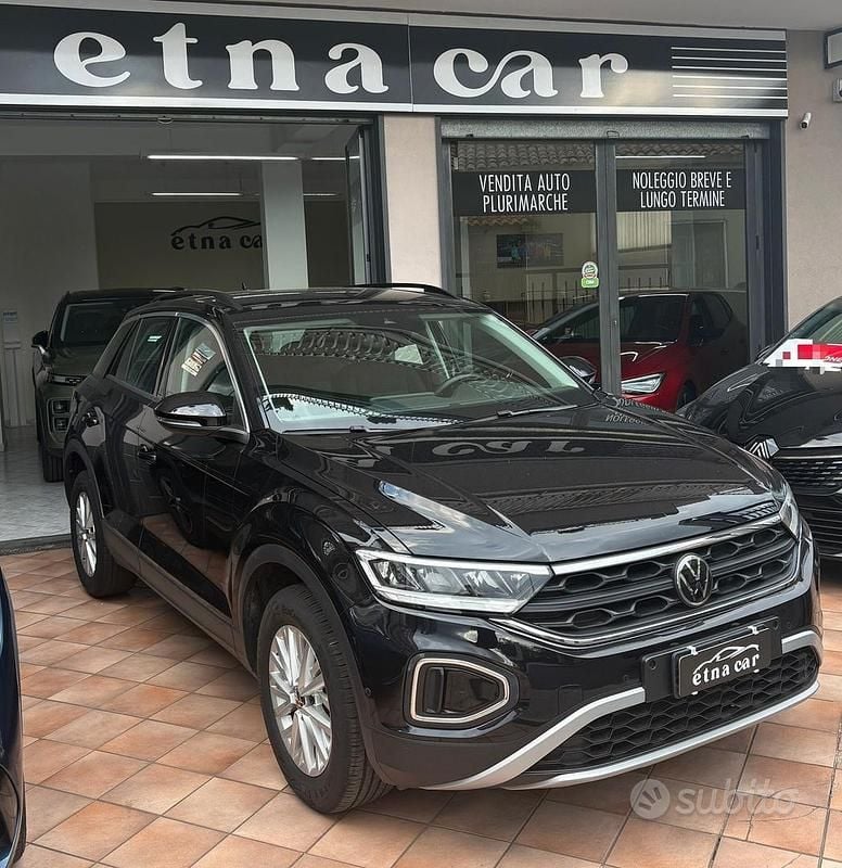 Usata VW T-Roc Life 110 CV (80 kW) 2022 Nero SUV