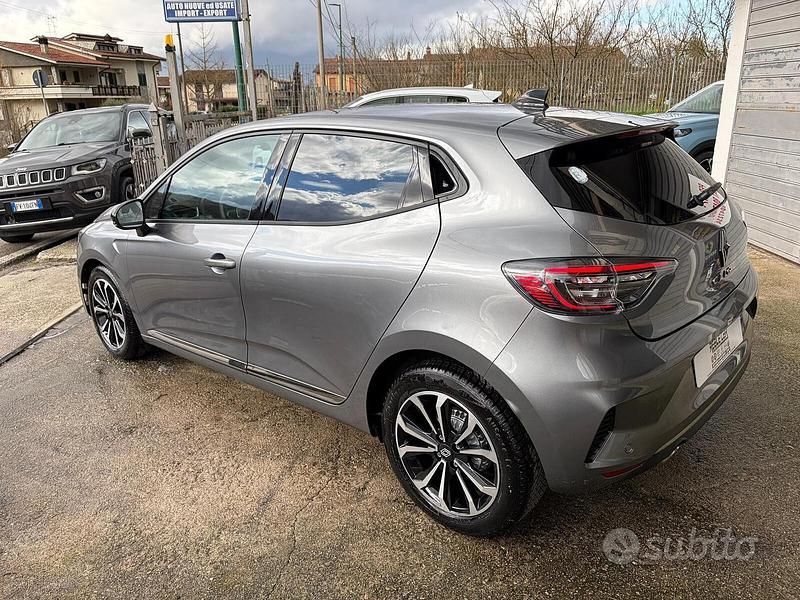 Usata Renault Clio V Techno 91 CV (66 kW) 2025 Grigio Berlina