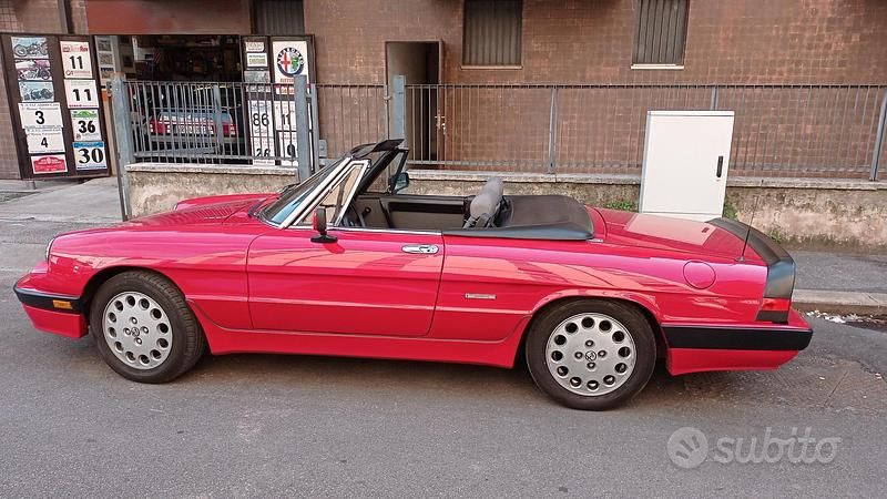 Begagnad Alfa Romeo Spider Quadrifoglio Verde 125 HK (91 kW) 1997 Röd Cab