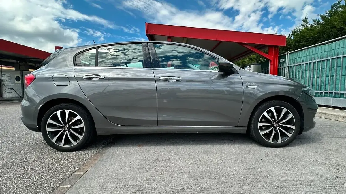 Usata Fiat Tipo Lounge 95 CV (69 kW) 2017 Grigio Berlina