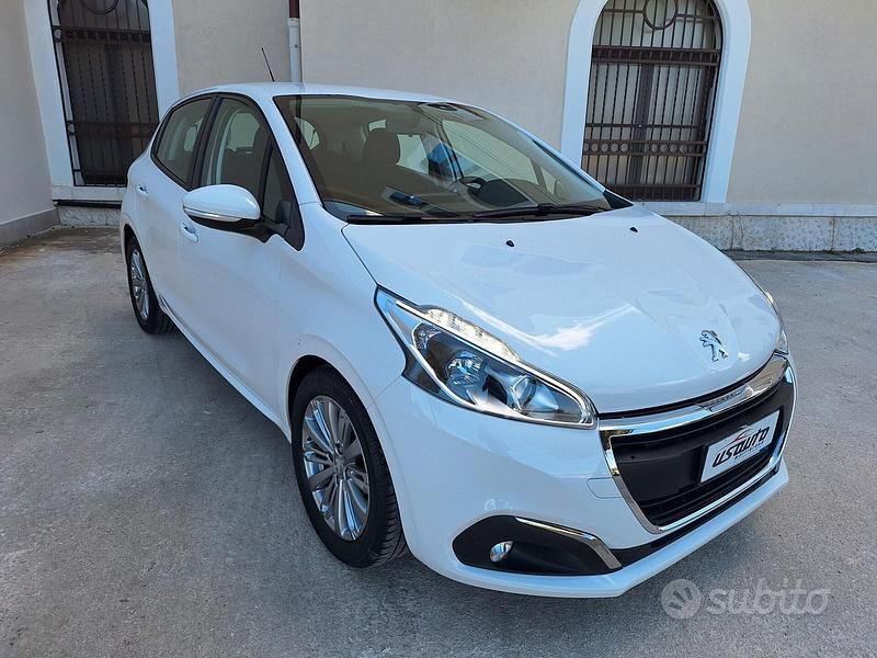 Usata Peugeot 208 102 CV (75 kW) 2019 Bianco Utilitaria