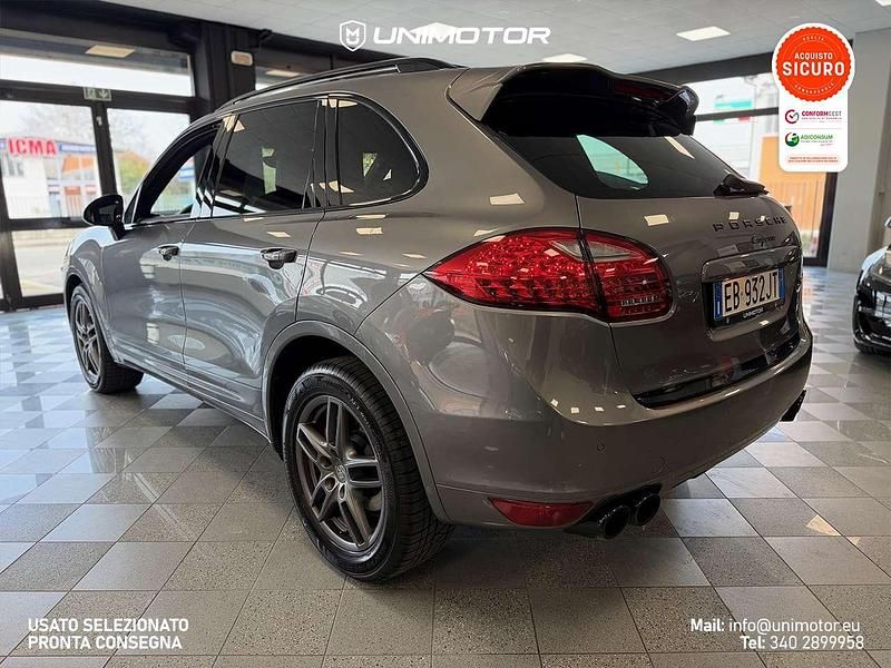 Usata Porsche Cayenne 239 CV (175 kW) 2010 Grigio SUV