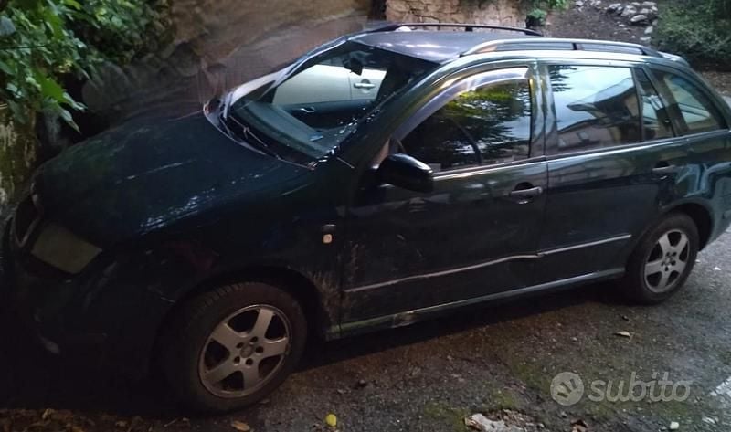 Verde Usata 2001 Skoda Fabia Utilitaria | 500 € (Buon prezzo) - Immagine 1/3