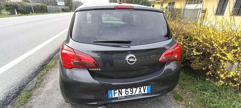 Usado Opel Corsa 69 CV (50 kW) 2018 Gris Utilitario