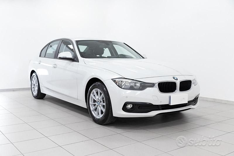 Bianco Usata 2017 BMW 318 Tre volumi | 18.500 € (Buon prezzo) - Immagine 1/4