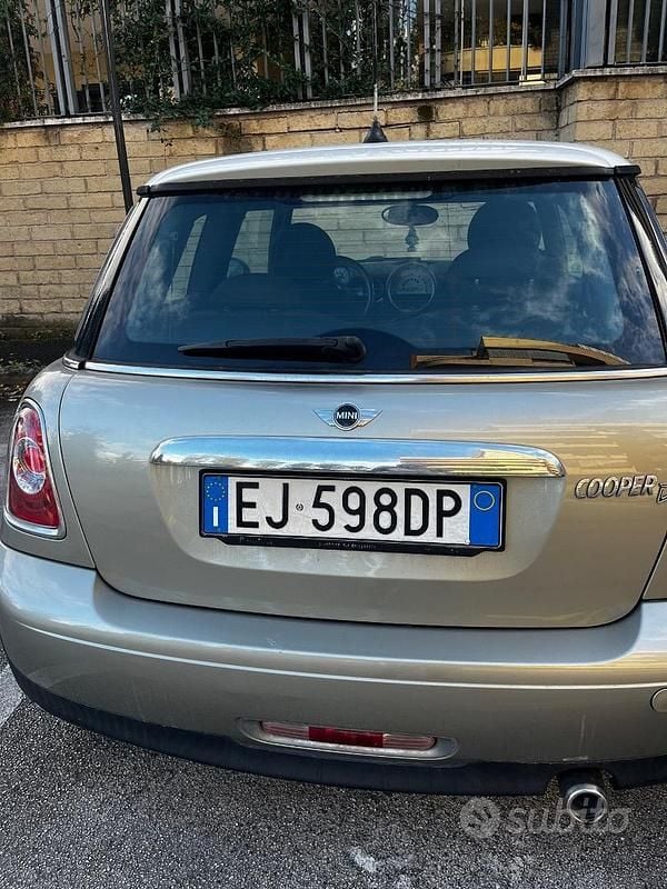 Usata Mini Cooper D 111 CV (81 kW) 2011 Oro Utilitaria