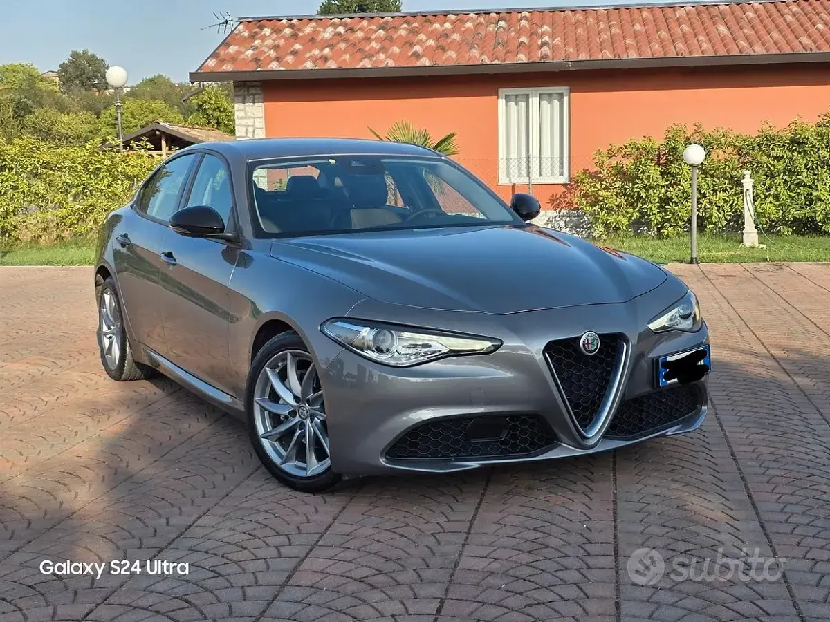 Usata Alfa Romeo Giulia 150 CV (110 kW) 2018 Grigio Berlina