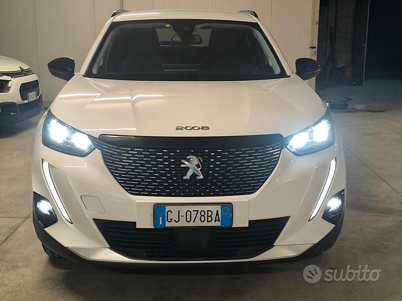 Usata Peugeot 2008 Allure 130 CV (95 kW) 2022 Bianco SUV