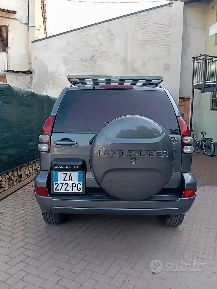 Usata Toyota Land Cruiser 173 CV (127 kW) 2006 Grigio Station wagon