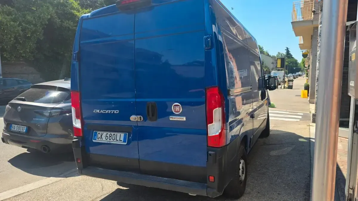 Usata Fiat Ducato 33 140 CV (102 kW) 2022 Blu Furgone