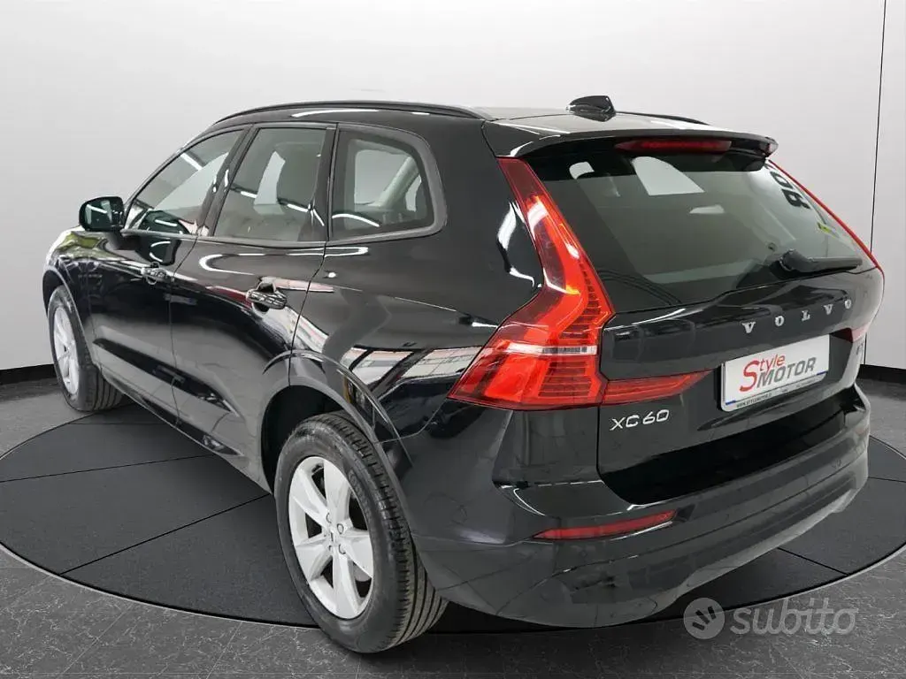 Usado Volvo XC60 Momentum 197 CV (144 kW) 2022 Negro SUV