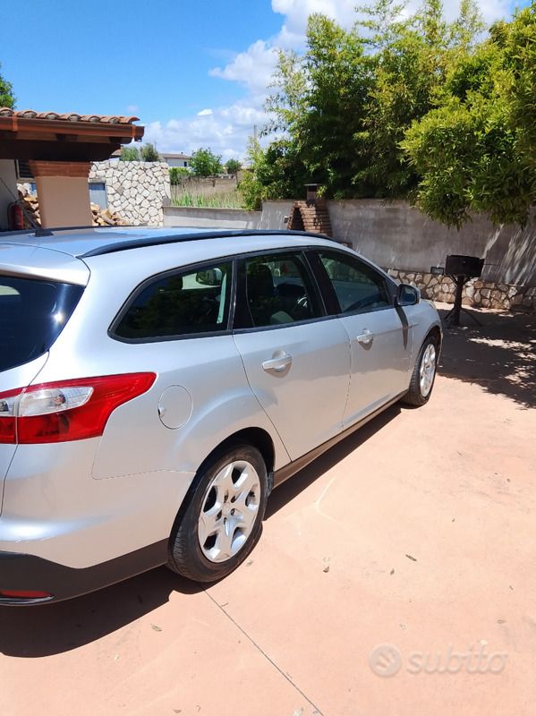 Usata Ford Focus 115 CV (84 kW) 2013 Grigio Station wagon