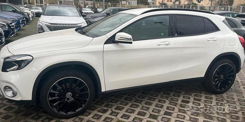 Usata Mercedes GLA200 143 CV (105 kW) 2018 Bianco SUV
