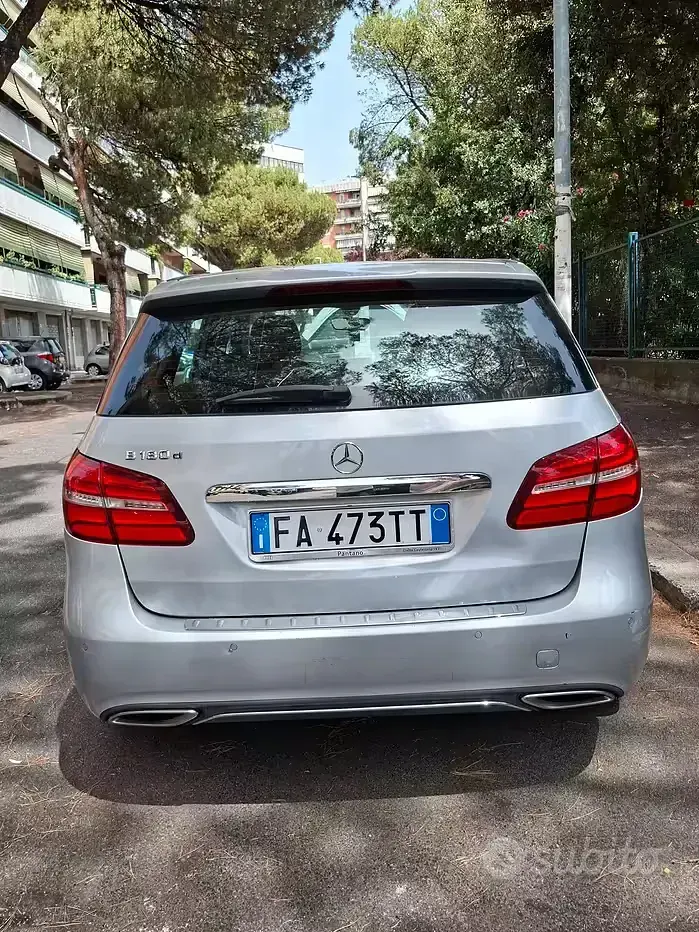 Usata Mercedes B180 Business 109 CV (80 kW) 2015 Grigio Utilitaria