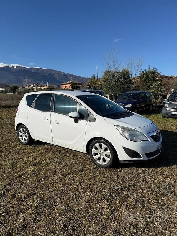 Usata Opel Meriva 95 CV (69 kW) 2011 Bianco Monovolume