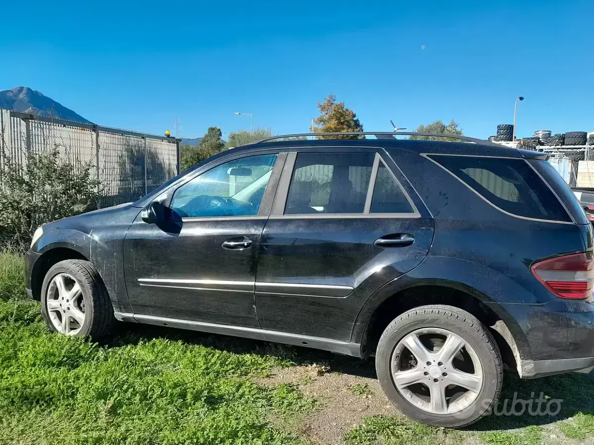 Usata Mercedes ML320 224 CV (164 kW) 2007 Nero SUV