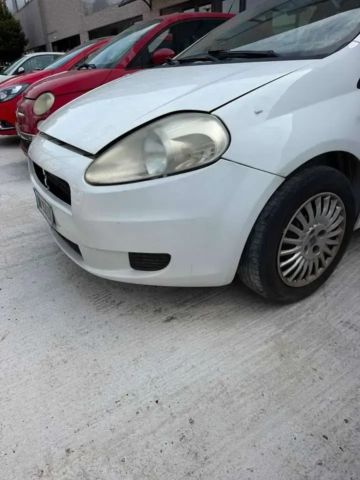 Usata Fiat Grande Punto 75 CV (55 kW) 2008 Bianco Utilitaria
