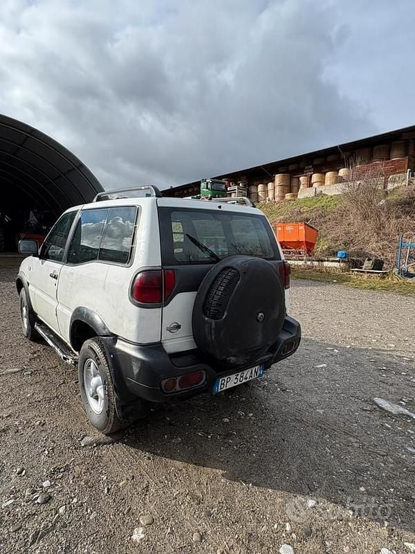 Bianco Usata 2000 Nissan Terrano SUV | 5000 € (Buon prezzo) - Immagine 1/3