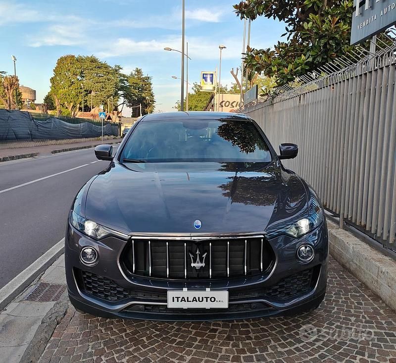 Usata Maserati Levante 250 CV (183 kW) 2017 Grigio SUV