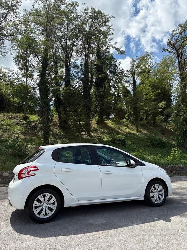 Usata Peugeot 208 82 CV (60 kW) 2013 Bianco Utilitaria