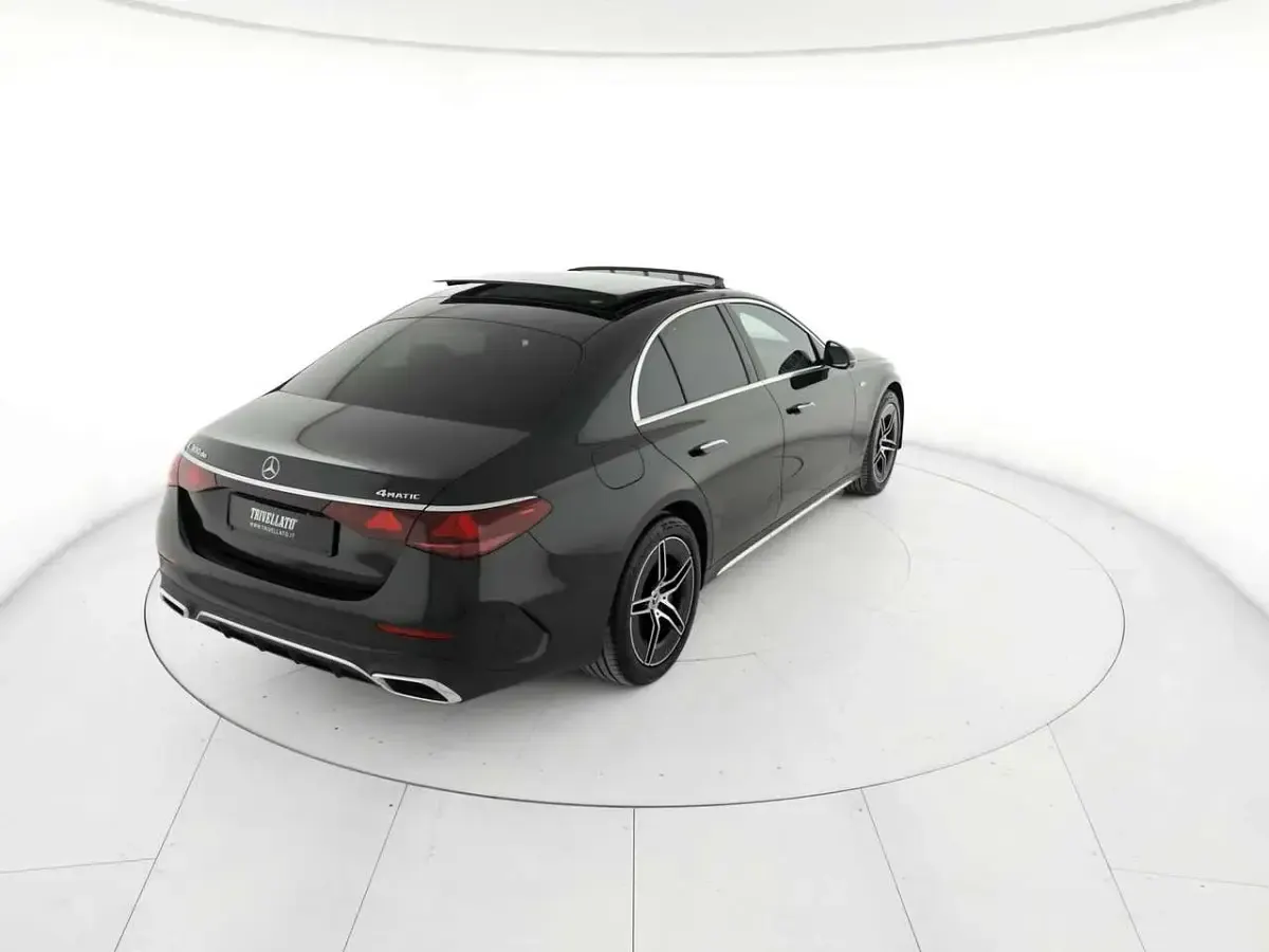 Usata Mercedes E300 AMG Line Premium Plus 313 CV (230 kW) 2025 Nero ossidiana metallizzato Berlina