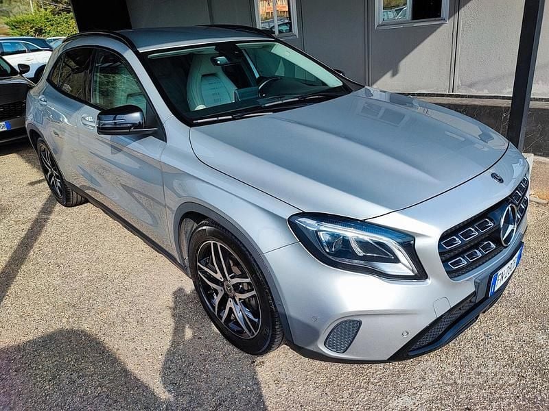 Usata Mercedes GLA200 Premium 136 CV (100 kW) 2018 Grigio SUV