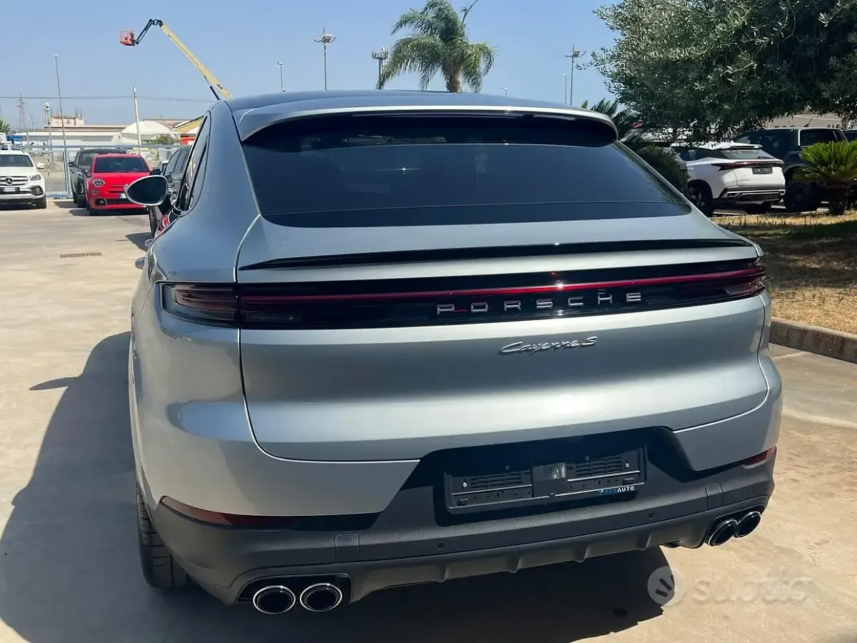 Usata Porsche Cayenne 475 CV (349 kW) 2024 Grigio SUV
