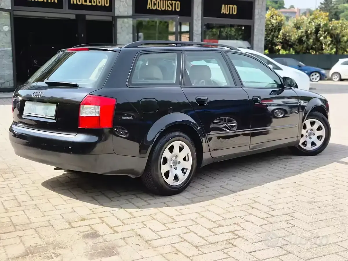 Usata Audi A4 130 CV (95 kW) 2003 Nero Station wagon