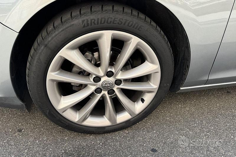 Usata Opel Astra 140 CV (102 kW) 2010 Grigio Berlina