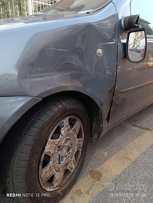 Grigio Usata 2005 Fiat Punto Due volumi | 1500 € (Super prezzo) - Immagine 1/4