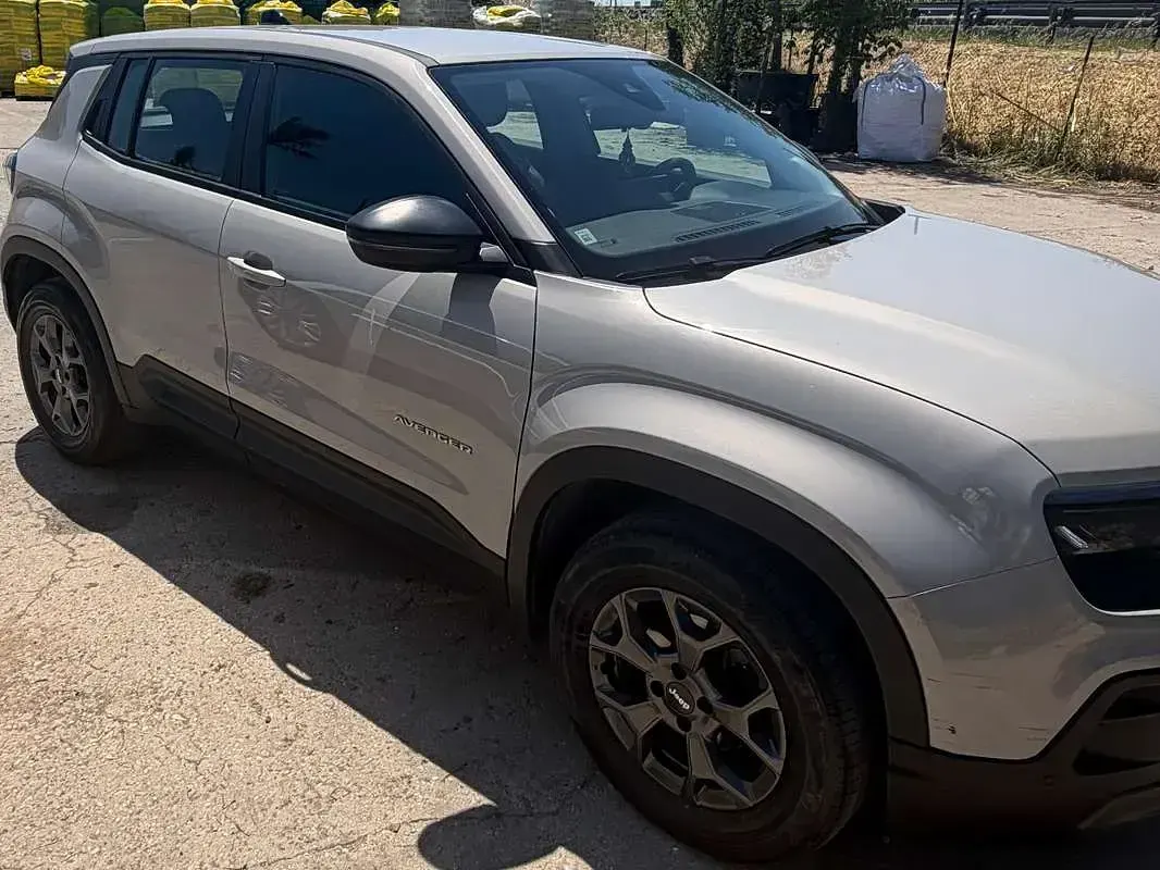 Usata Jeep Avenger Longitude 101 CV (74 kW) 2024 Beige SUV