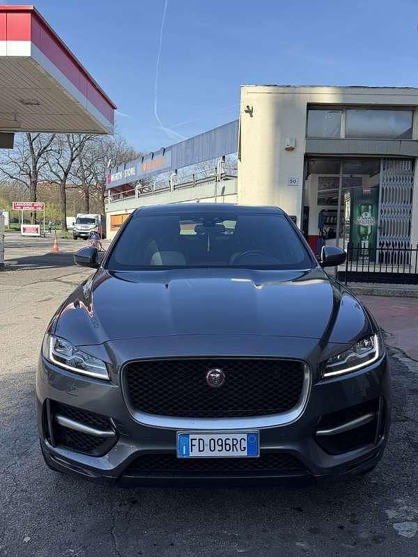 Usata Jaguar F-Pace Portfolio 179 CV (131 kW) 2016 Grigio SUV
