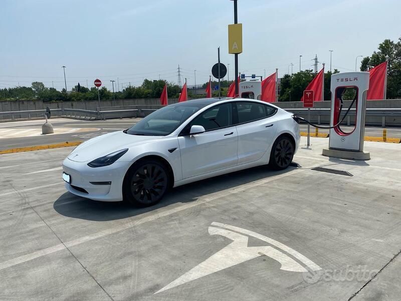 Usata 2022 Tesla Model 3 Performance Tre volumi | 38.000 € (Buon prezzo) - Immagine 1/4