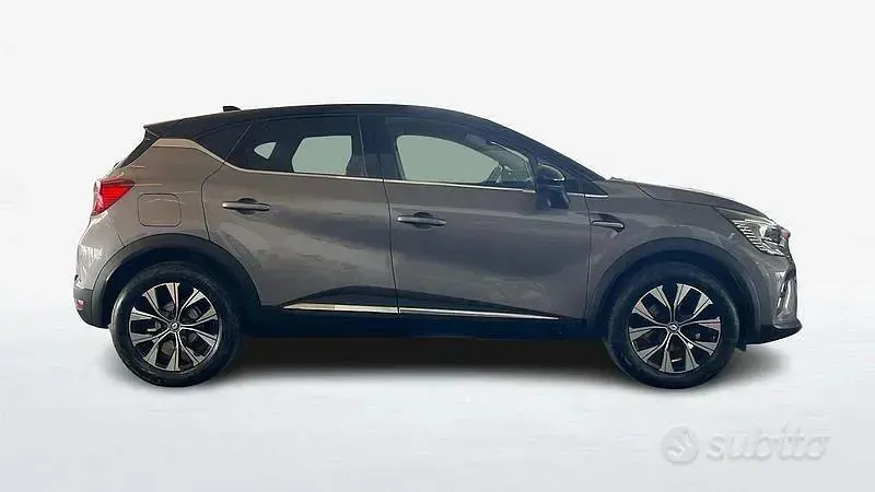 Usata Renault Captur Techno 101 CV (74 kW) 2023 Grigio scuro SUV