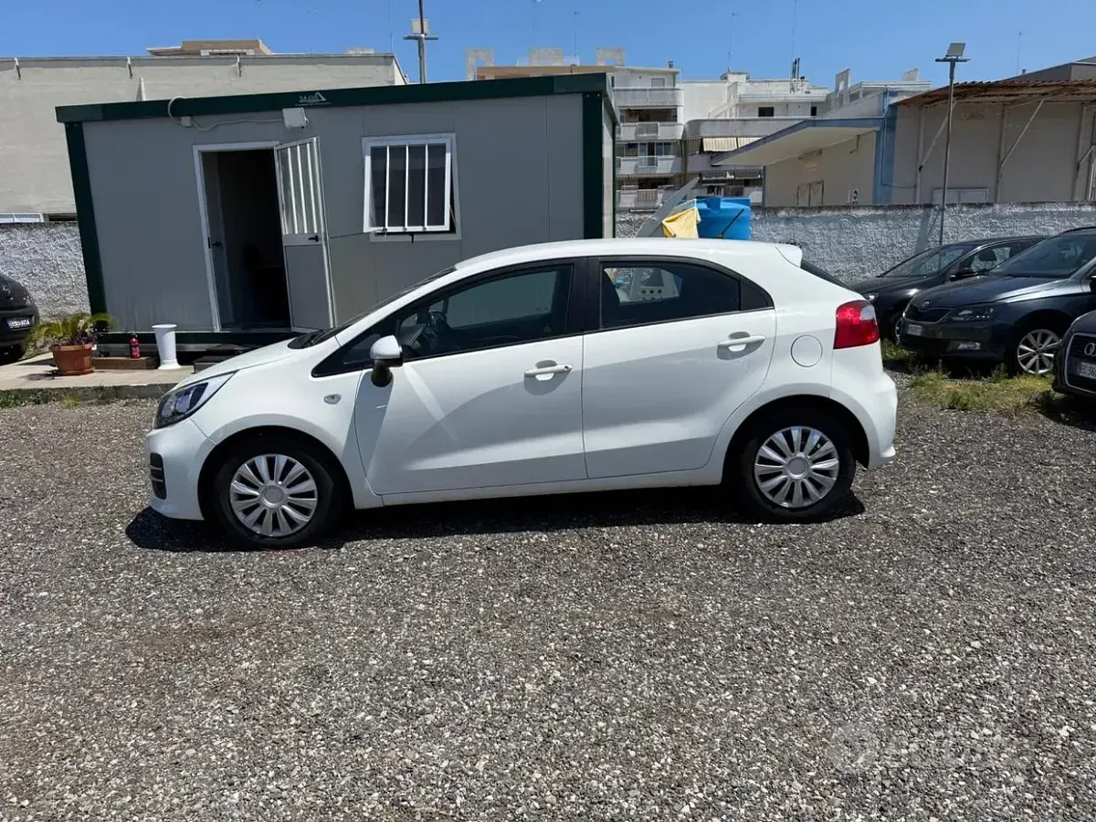 Usata Kia Rio 75 CV (55 kW) 2016 Bianco Utilitaria