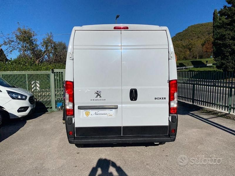 Usata Peugeot Boxer S 140 CV (102 kW) 2022 Bianco pastello Furgone