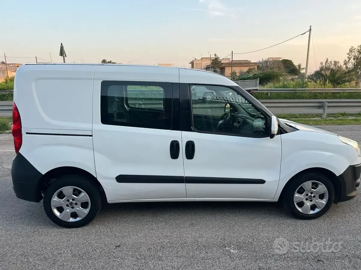 Occasion Fiat Doblò Dynamic 105 ch (77 kW) 2010 Blanc Monospace