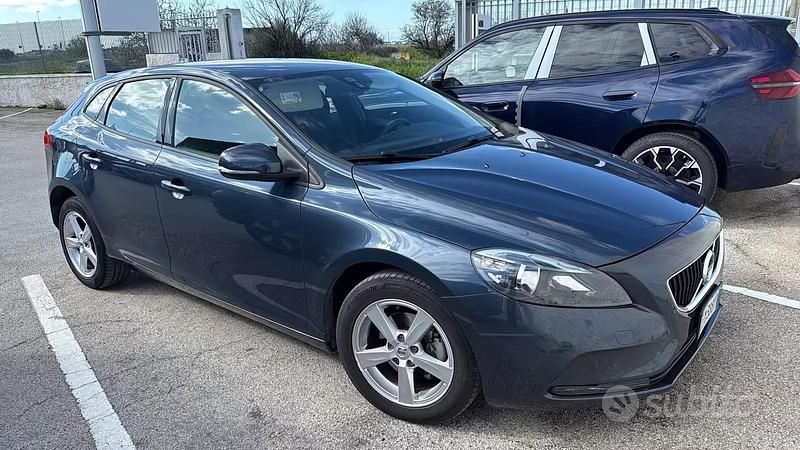 Usata Volvo V40 120 CV (88 kW) 2017 Grigio Berlina