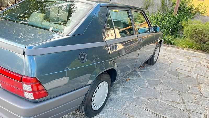 Usata Alfa Romeo 75 110 CV (80 kW) 1990 Blu Berlina