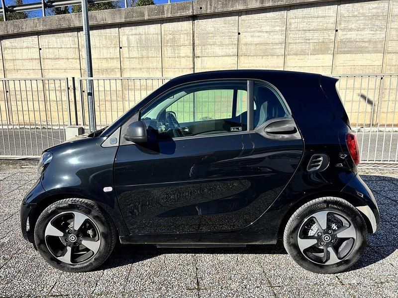 Usata Smart ForTwo Coupé 41 kW (56 CV) 2020 Nero Utilitaria
