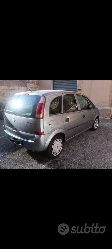 Usata Opel Meriva 101 CV (74 kW) 2004 Grigio Monovolume