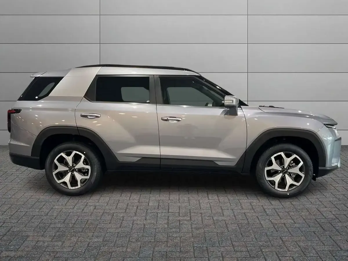Nuova KGM Torres 163 CV (119 kW) 2026 Iron metal SUV