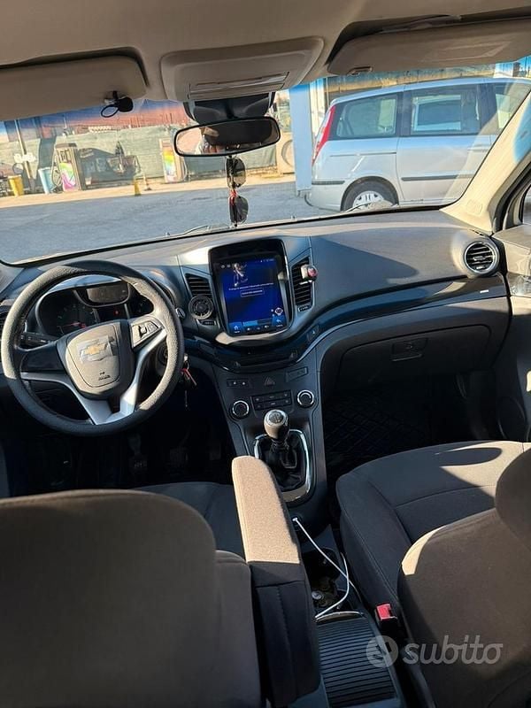 Grigio Usata 2012 Chevrolet Orlando Tre volumi | 7500 € (Cara) - Immagine 1/4