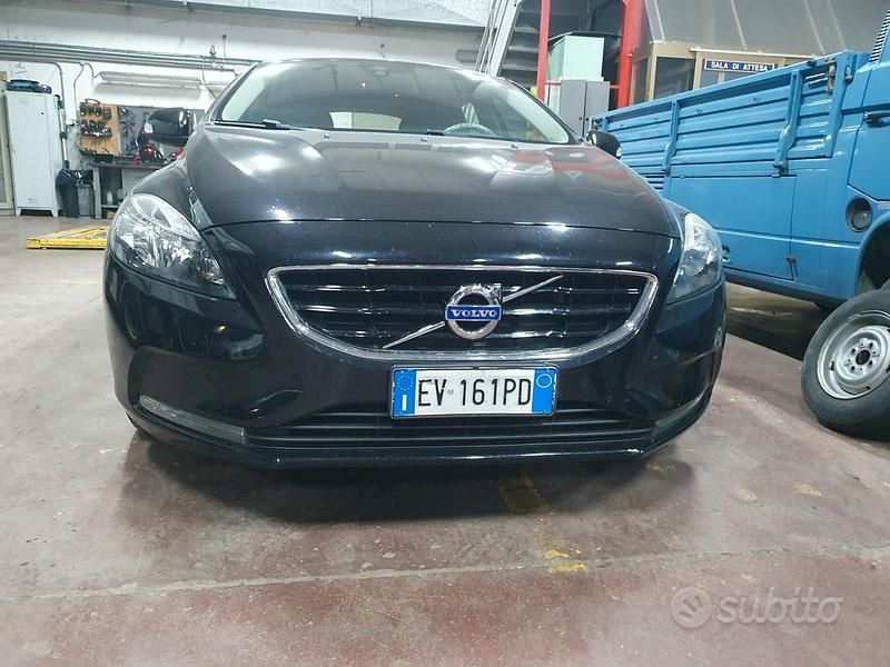 Usata Volvo V40 115 CV (84 kW) 2014 Nero Berlina