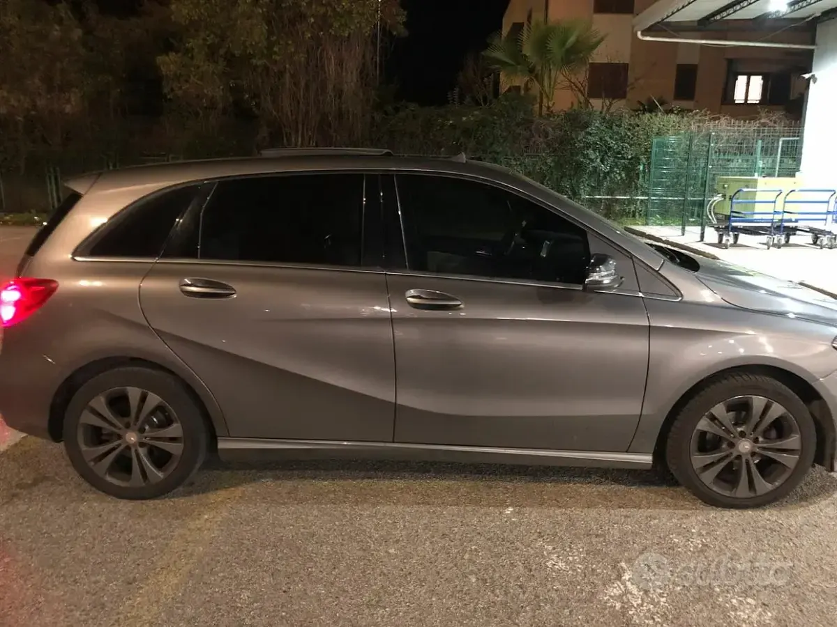 Usata Mercedes B180 109 CV (80 kW) 2016 Grigio Utilitaria