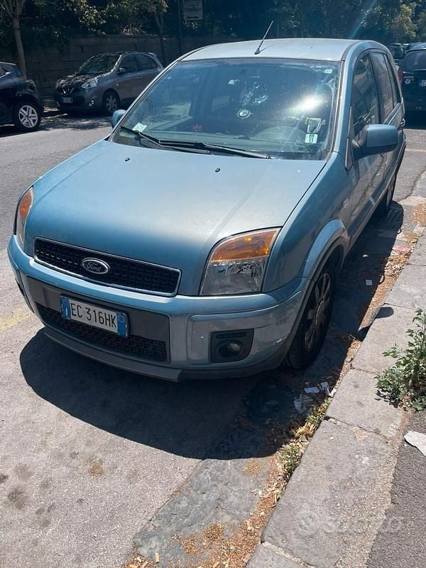 Usata Ford Fusion 80 CV (58 kW) 2010 Berlina