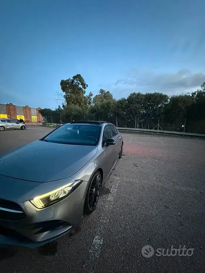Usata Mercedes A180 Premium Plus 116 CV (85 kW) 2019 Grigio Berlina