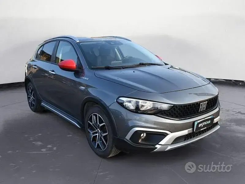 Usata Fiat Tipo Cross 131 CV (96 kW) 2023 Grigio Berlina
